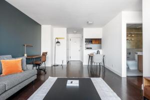 UES 1BR w Gym Doorman Stunning Roof NYC-505