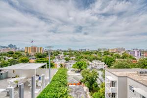 Little Havana 1br w pool gym near restaurants MIA-49