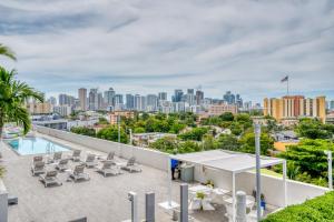 Little Havana 1br w pool gym near restaurants MIA-49