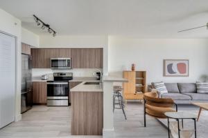 Little Havana 1br w pool gym near restaurants MIA-49
