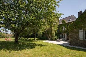 B&B / Chambres d'hotes MANOIR DU VAU D ARZ gites et chambres d hotes avec piscine : photos des chambres