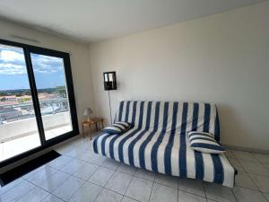 Appartement 2 pièces avec balcon, vue mer latérale - FR-1-224C-301