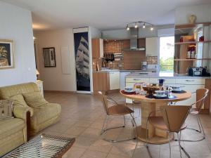 Appartement Lumineux à 1,5 km de la Plage avec 2 Terrasses - Fréjus - FR-1-226A-159