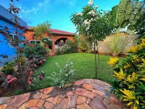 Maison Charlotte Forever Chambre d'hôtes chez un couple belgo togolais - Sagbado Logoté