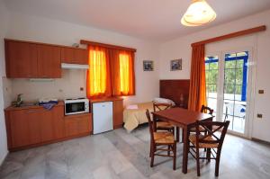 Apartment with Garden View room in Anna Ageliki
