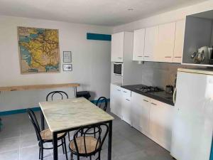 Appartements LE DEPOT appartement du port a Champvert : photos des chambres