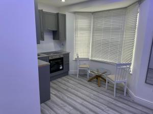 EAST LONDON APARTMENTS SELF check in