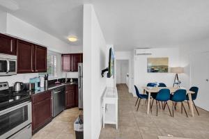 Waves On Desoto Rental Unit With Pool