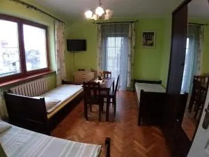 Hostel Rumiankowy Airport Hostel - Golędzinów