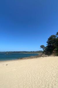 Maisons de vacances Holiday Home Roz Amor by Interhome : photos des chambres