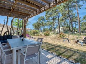 Maisons de vacances Holiday Home Les Ormes - MVT225 by Interhome : photos des chambres