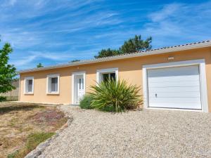 Maisons de vacances Holiday Home Les Ormes - MVT225 by Interhome : photos des chambres