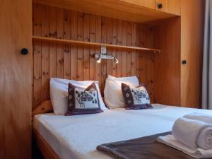 Apartment Les Crêtes 1-4 by Interhome