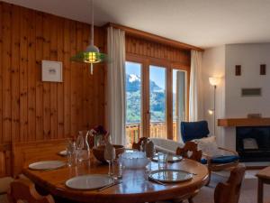 Apartment Les Crêtes 1-4 by Interhome