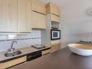 Apartment Les Pescadieres-4 by Interhome