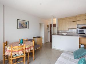 Apartment Les Pescadieres-4 by Interhome