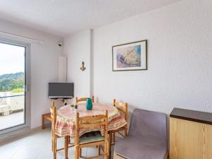 Apartment Les Pescadieres-4 by Interhome