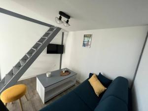 Dependance neuve entre mer et nature, climatisée avec vue