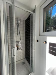 Dependance neuve entre mer et nature, climatisée avec vue