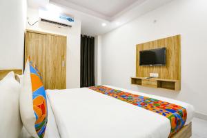 FabHotel New Silver Crown