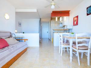 Studio Eurhostal - Seaview by Interhome