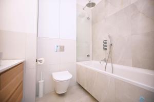 Beige 3city Apartment with Parking in Gdańsk by Noclegi Renters