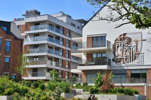 Beige 3city Apartment with Parking in Gdańsk by Noclegi Renters