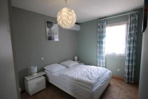 Agréable Maison de vacances climatisee, 2 chambres pour 5 couchages, Résidence securisee avec piscine commune LE CLOS DE SOCORRO, 800m de la plage Portiragnes plage LRCS95