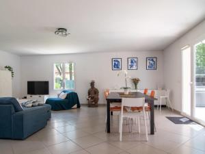 Maisons de vacances Holiday Home Villa Matisse by Interhome : photos des chambres