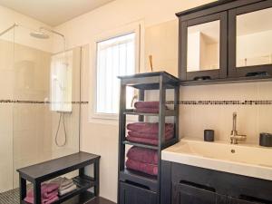 Maisons de vacances Holiday Home Villa Matisse by Interhome : photos des chambres