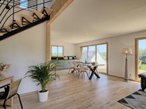 Maisons de vacances Holiday Home Wooden House by Interhome : photos des chambres