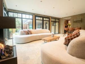 Holiday Home Huyze Ter Bercken with swimming pond by Interhome