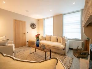 Holiday Home Huyze Ter Bercken with swimming pond by Interhome