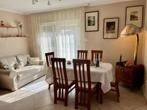 Budapest Airport Smiley House - Inárcs