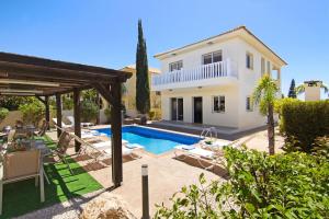 Nissi Adamite Villa