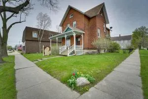 Dtwn Victorian Home - 1 Mi to Lake Michigan Beach! - Irons