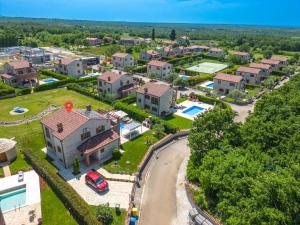Paradis Villa Stone Queen with Heated Pool