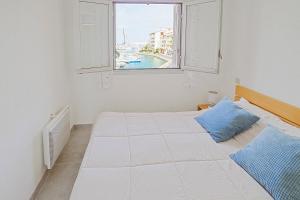 T2 dans la marina du port de Canet - 2622 -