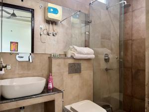 Lily 3BHK by Wabi Sabi Stays with Private Balcony