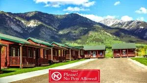 Wolf Den Log Cabin Motel and RV Park - 阿尔塔