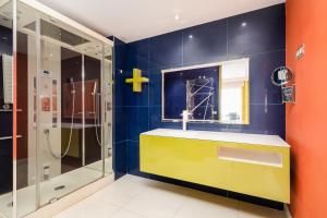 Puerto Banús, Edificio Tembo, 2 bedroom apartment, parking and pool