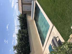 Villas La maison Adriel - Villa recente avec jardin et piscine : photos des chambres