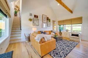 Family-Friendly Canyon Lake Rental with Hot Tub!