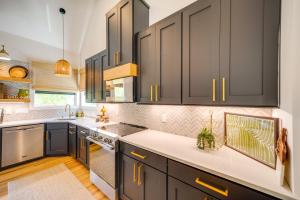 Family-Friendly Canyon Lake Rental with Hot Tub!