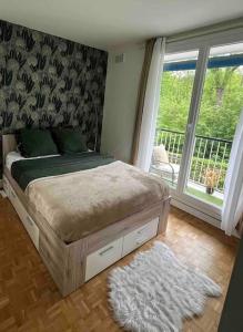 Proche Château de Versailles avec balcon vu sur une forêt et parking gratuit pour 5 personnes maximum