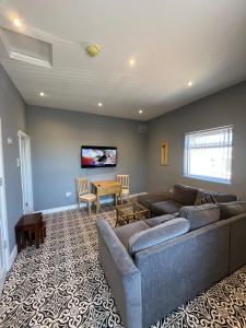 City West Apartments 3 bedroom large & modern Apartment