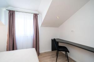 Two-Bedroom Apartment with Sea View and Balcony room in Bacan Serviced Apartments