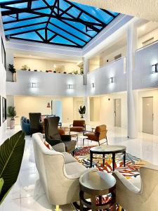 Hotel Aluxor SFO, Shuttle Service