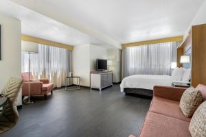 Premium King Room with Sofa Bed room in Allure Resort Orlando Near Universal
