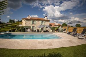 Villas Villa 6/11 pers - Piscine chauffee, jacuzzi, fitness, jeux d'arcade. : photos des chambres